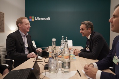 Η συνάντηση Μητσοτάκη με πρόεδρο της Microsoft στο Νταβός