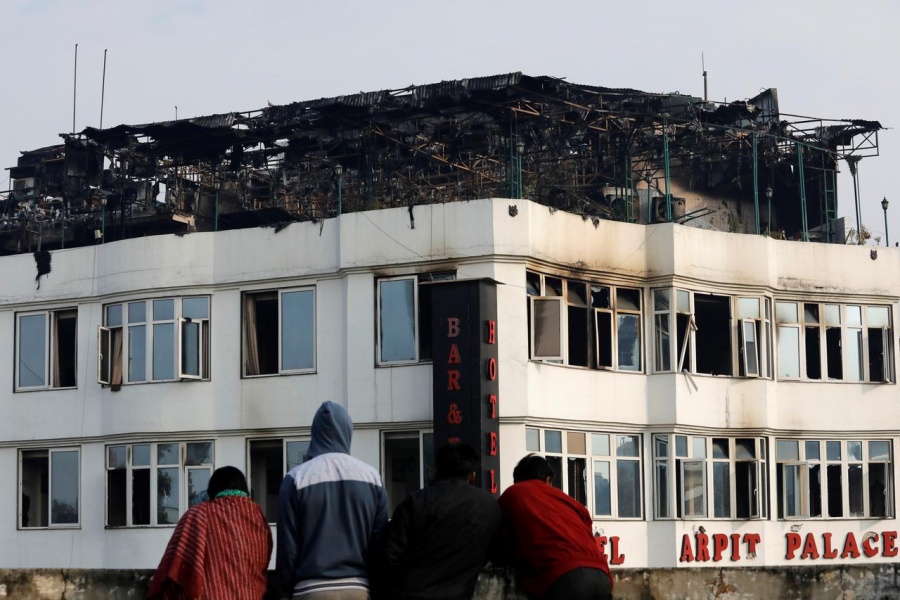 Ινδία: Τουλάχιστον 17 νεκροί από πυρκαγιά σε ξενοδοχείο στο Νέο Δελχί