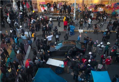 ΗΠΑ - Οδηγός έριξε το αυτοκίνητο του πάνω σε πλήθος διαδηλωτών στο Σιάτλ