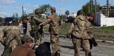 Ύψωσαν λευκή σημαία - Οι Ουκρανοί στρατιώτες παραδίδονται μαζικά στους Ρώσους…μέσω ειδικής ραδιοσυχνότητας