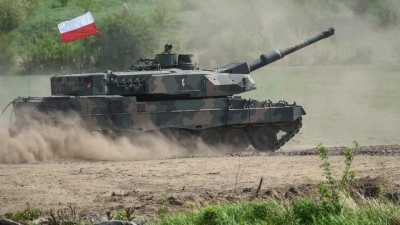 Πολωνία για δηλώσεις Baerbock: Περιμένουμε την έγκριση Scholz για τα Leopard