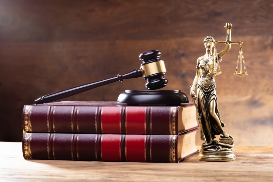Διεμφυλική δικαστής ζητά άδεια να παρέμβει σε υπόθεση για τον νομικό ορισμό της «γυναίκας»