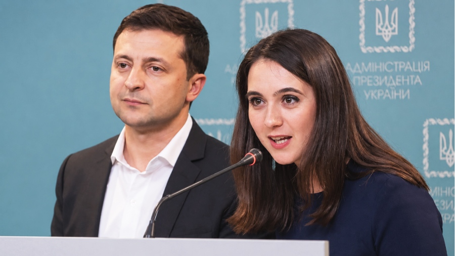 Ασύλληπτο: Ο Zelensky επιβάλλει κυρώσεις στην πρώην εκπρόσωπό του Yulia Mendel