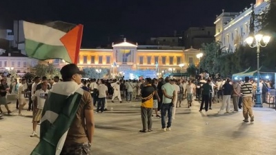 Γιατί η Αθήνα έγινε... Islamabad – Εκατοντάδες Πακιστανοί πλημμύρισαν την πλατεία Κοτζιά