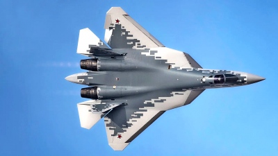 Είναι γεγονός: Το πανίσχυρο ρωσικό Su-57 έκανε την πρώτη επιβλητική πτήση του πάνω από τη Μεσόγειο (vid)