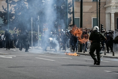 ΣΥΡΙΖΑ: Ντοκουμέντο με την απρόκλητη επίθεση των ΜΑΤ στους διαδηλωτές – Επικίνδυνος ο Μητσοτάκης