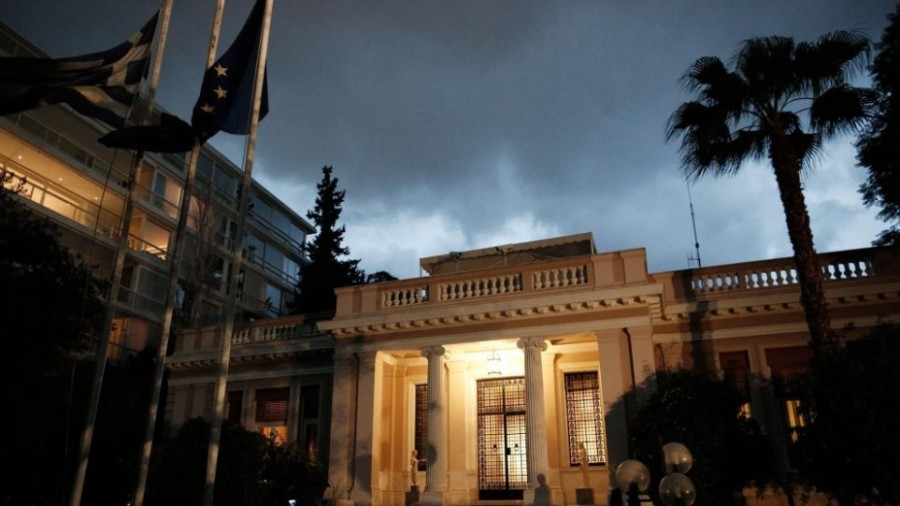 Έκτακτη σύσκεψη Μητσοτάκη με Κικίλια - Χαρδαλιά και λοιμωξιολόγους μετά την έκρηξη των κρουσμάτων - Στο «τραπέζι» η εφαρμογή νέων μέτρων