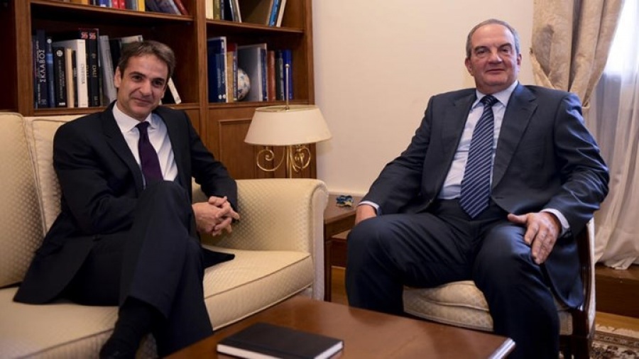 Συνάντηση Μητσοτάκη – Καραμανλή στη Βουλή – Στο επίκεντρο οι εθνικές εκλογές της 7ης Ιουλίου