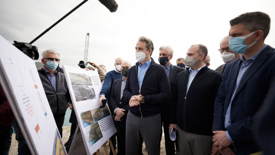 Στη Διώρυγα της Κορίνθου ο Πρωθυπουργός - Ενημερώθηκε για το σχέδιο αποκατάστασης