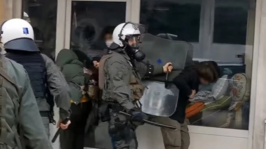 Θεσσαλονίκη: Βίντεο ντοκουμέντο αστυνομικής βίας κατά διαδηλωτών - Διοικητική έρευνα διενεργεί η ΕΛΑΣ
