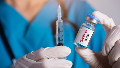 Συντονισμένη τρομοκράτηση των νέων – Γιατί είναι αδύνατος ο υποχρεωτικός εμβολιασμός και τα βρώμικα παιχνίδια τράπεζας