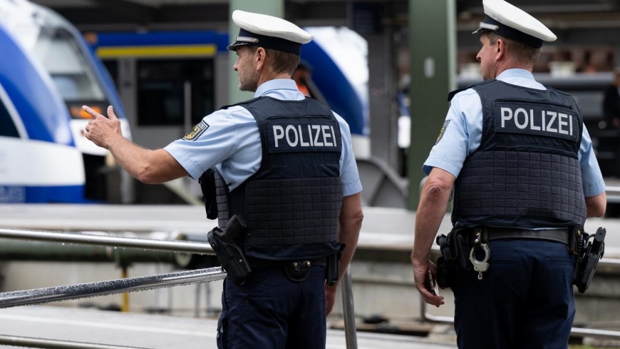 «Σκέψου τι θα αναρτάς στο μέλλον» - Η «αστυνομία της σκέψης» επιβάλλει τον ολοκληρωτισμό στη Γερμανία