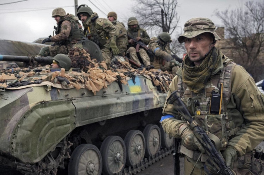 Figaro (Γαλλικό ΜΜΕ): Οι Ουκρανοί στρατιώτες χαρακτηρίζουν αυτοκτονία τις επιθέσεις σε ρωσικές θέσεις