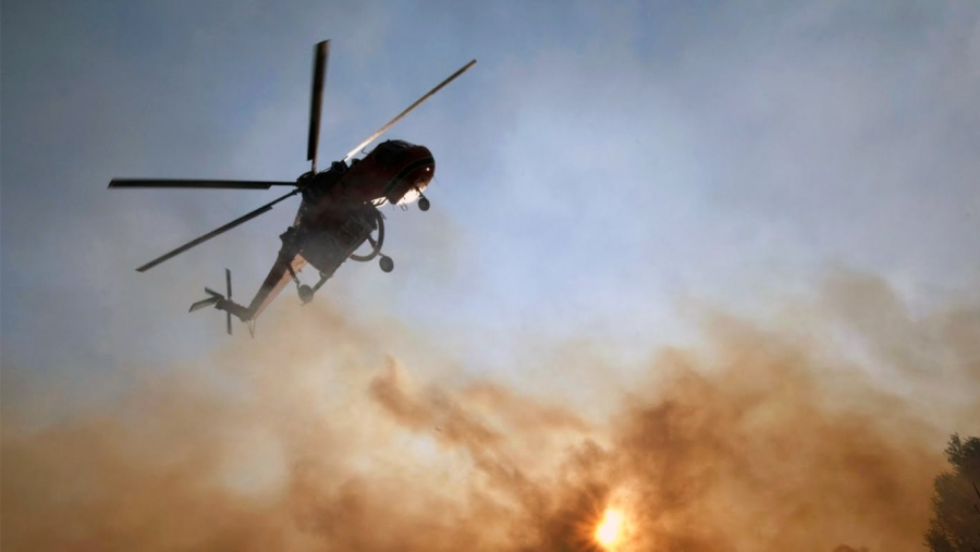 Πυρκαγιά σε δασική έκταση στη Γλυφάδα - Κινητοποίηση επίγειων και εναέριων δυνάμεων της Πυροσβεστικής