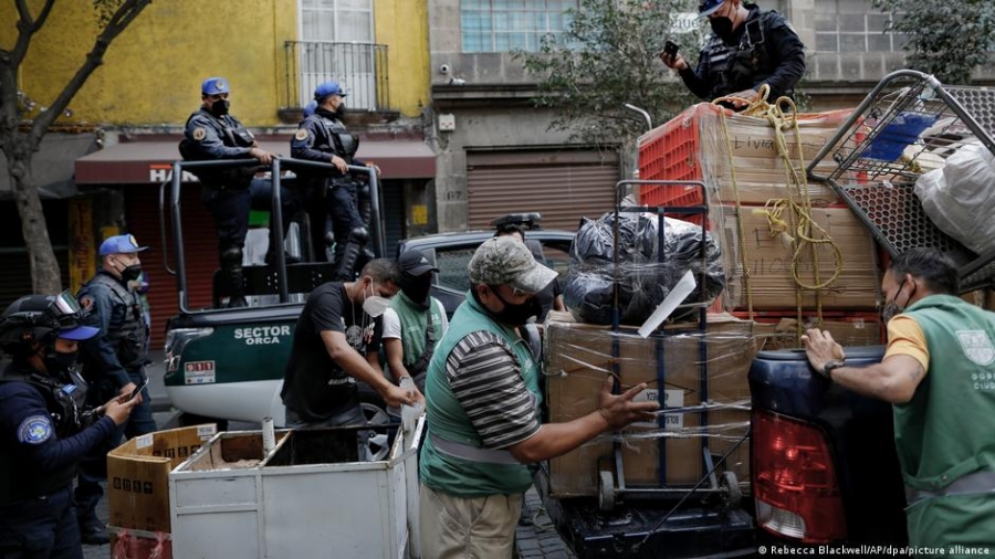 Deutsche Welle: Οι... κομπίνες της πανδημίας - Μάστιγα η εγκληματικότητα στα χνάρια του κορωνοϊού