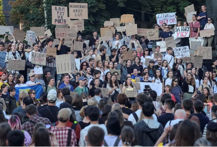 Νέες διαδηλώσεις κατά Zelensky στην Ουκρανία για διαφθορά - Ξεχείλισε η οργή στο Κίεβο