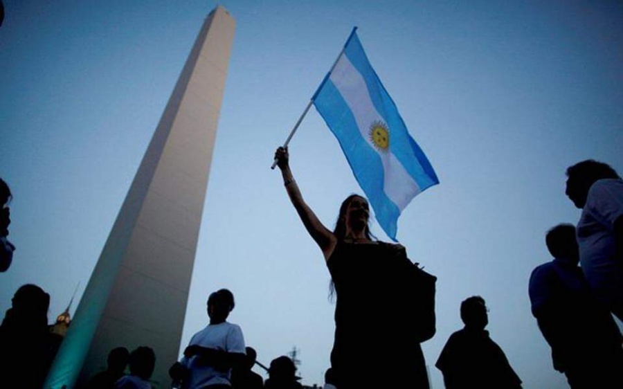 Η οικονομική κρίση γονατίζει τη μεσαία τάξη της Αργεντινής