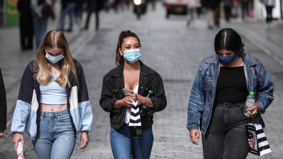 Η κυβέρνηση λέει «όχι» σε ειδικούς για νέα μέτρα - Στο τραπέζι μόνο το κλιμακωτό ωράριο στο Δημόσιο