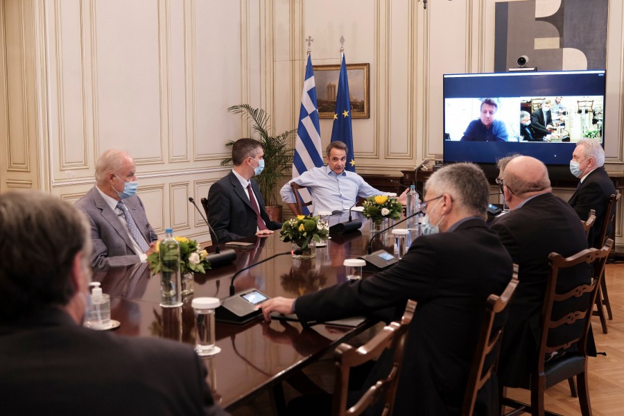 Σύσκεψη υπό τον Κυριάκο Μητσοτάκη με στελέχη της ερευνητικής κοινότητας για τον COVID-19
