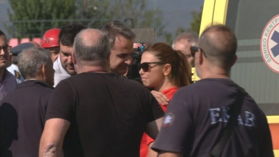 Στις πληγείσες περιοχές της Θεσσαλίας ο Μητσοτάκης – Συνομίλησε με πλημμυροπαθείς