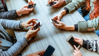 Αποκάλυψη - Οι μεγιστάνες της τεχνολογίας καταστρέφουν τις ανθρώπινες σχέσεις - Ο κίνδυνος των ψηφιακών «φίλων»