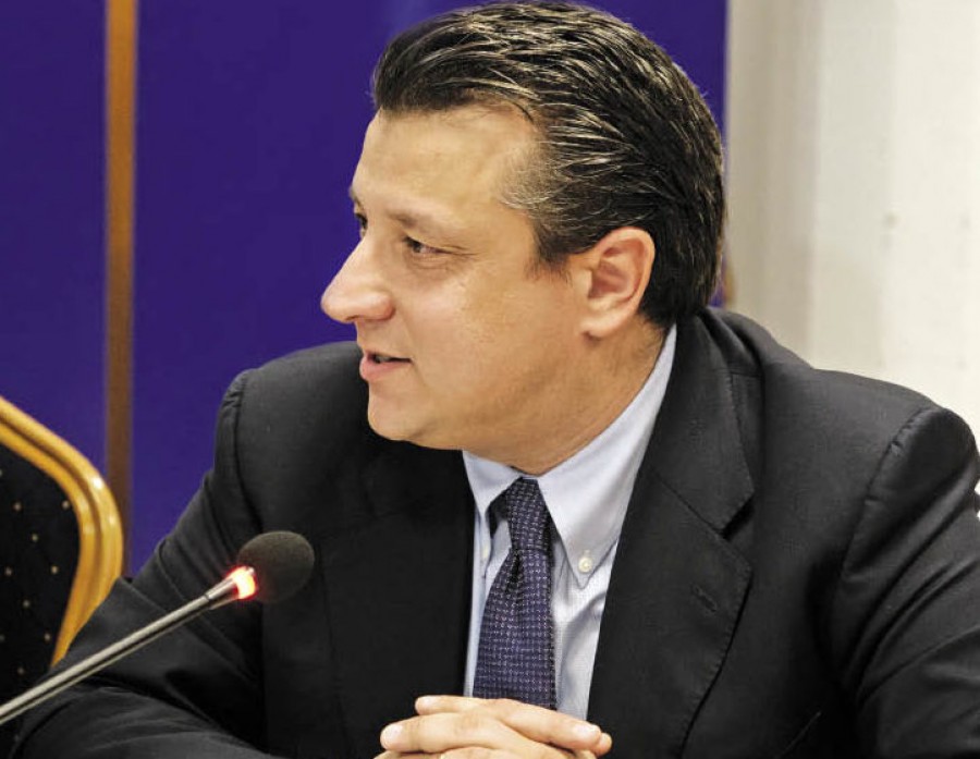 Δερμιτζάκης: Δεν γίνεται να κλείνουν επιχειρήσεις και στις εκκλησίες να συνεχίζεται η θεία μετάληψη