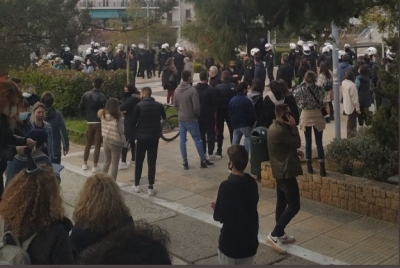 Δήμος Νέας Σμύρνης για επεισόδια: Καταδικαστέα η βία απ΄ όπου κι αν προέρχεται  .