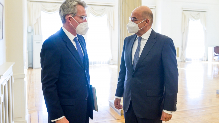 Συνάντηση Δένδια με Pyatt - Στο τραπέζι η συνεργασία Ελλάδας και ΗΠΑ - Νέο ραντεβού για αύριο (19/1)