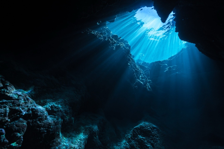 Ο βαθύς ωκεανός απορροφά άνθρακα με τρόπους που κανείς δεν περίμενε