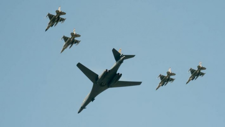 Αμερικανικά μαχητικά αεροσκάφη αναχαίτισαν έξι ρωσικά βομβαρδιστικά στον διεθνή εναέριο χώρο της Αλάσκα