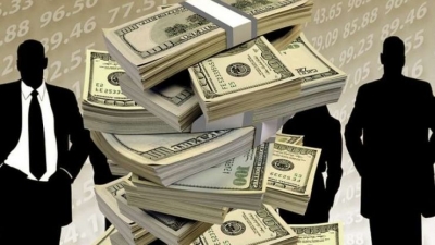Πόλεμος στο ξέπλυμα χρήματος 2 τρισ. δολαρίων μέσω τραπεζών