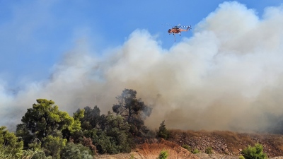 Οριοθετήθηκε η φωτιά στην Παιανία, ενισχυμένες οι πυροσβεστικές δυνάμεις
