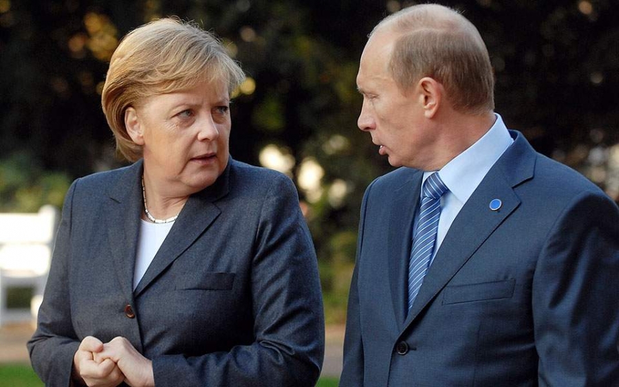 Politico: Οι χρήσιμοι «Γερμανοί ηλίθιοι» του Putin - Η πολιτική αφέλεια της Merkel