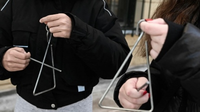 Κάλαντα... χωρίς μετρητά στην Πάτρα: Παιδιά ζητούσαν να πληρωθούν μέσω IRIS