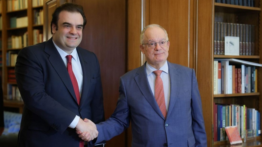 Στο Προεδρικό Μέγαρο ο Πιερρακάκης - Η  φορολογική μεταρρύθμιση στο επίκεντρο της συνάντησης με Τασούλα