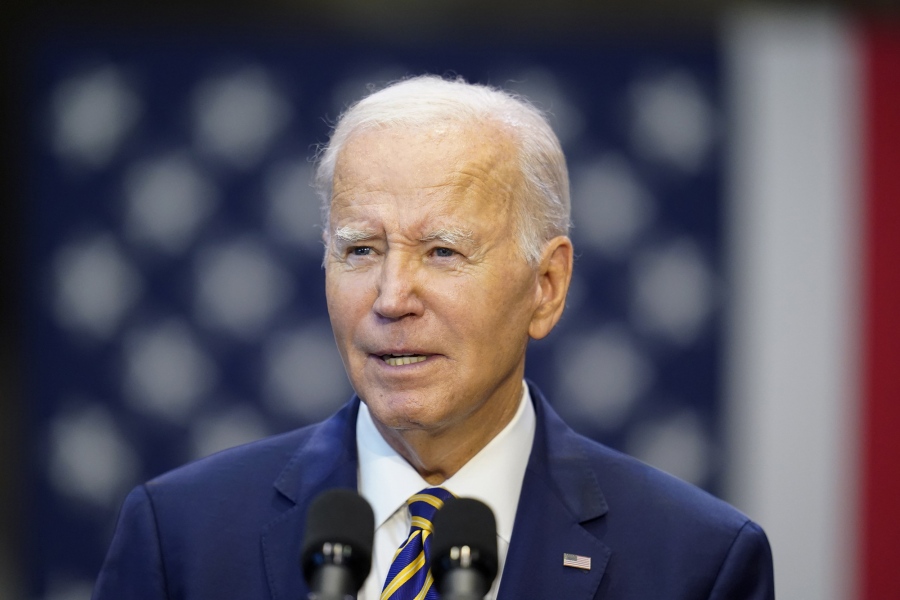 Κίνηση – ματ για να διασωθεί πολιτικά ο Biden – Σχεδιάζει εκπτώσεις φόρου, στόχος η τόνωση της οικονομίας