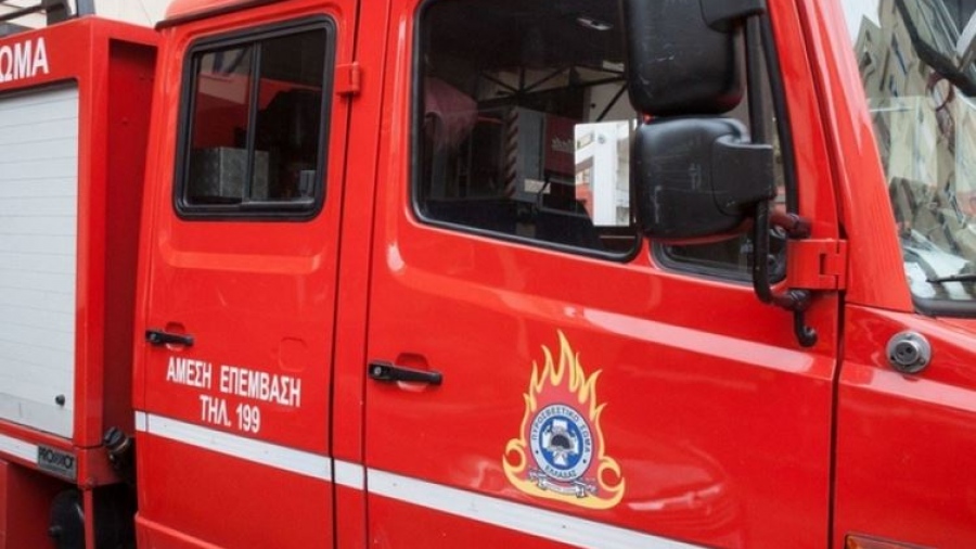 Συναγερμός στην Πυροσβεστική - Πυρκαγιά σε υπάθριο χώρο επιχείρησης στα Νεόκτιστα Ασπροπύργου