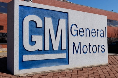 H αυτοκινητοβιομηχανία GM μειώνει δαπάνες και προσλήψεις, φοβούμενη επιβράδυνση της οικονομίας