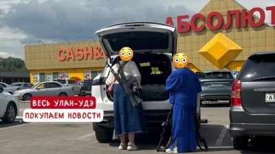 Ρωσίδες πηγαίνουν για ψώνια με... καλάσνικοφ