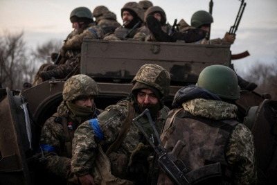 Πυρά Ουκρανών στρατιωτών κατά των διοικητών τους… και Δύσης