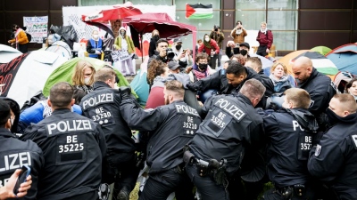 Γερμανία: Όργιο αστυνομικής καταστολής στο πανεπιστήμιο Freie του Βερολίνου - Χτυπήθηκε η κατάληψη για τη Γάζα