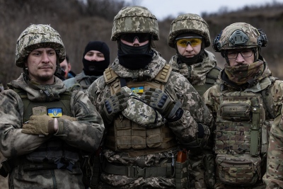 ΗΠΑ: Ναζιστικός ο ουκρανικός στρατός – Πυρά σε Zelensky για ακύρωση εκλογών