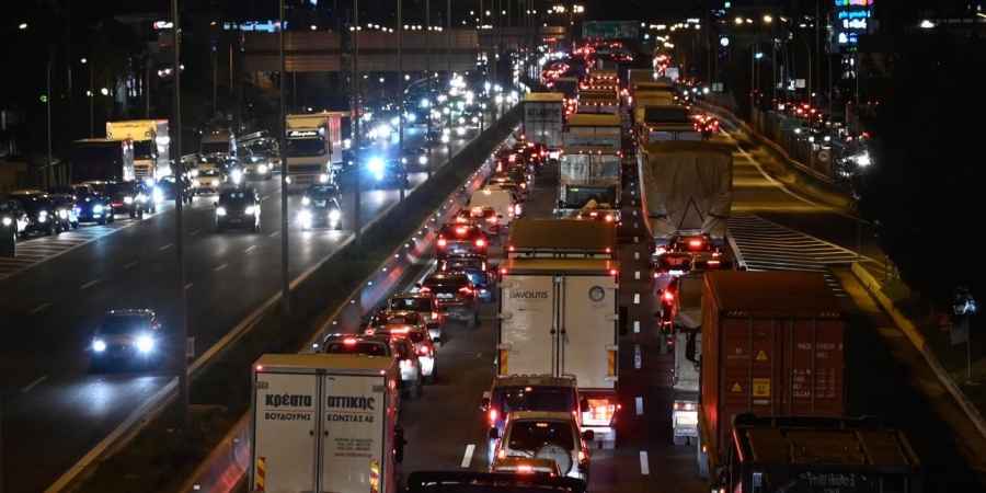 ΕΛ.ΑΣ: Χωρίς προβλήματα διεξάγεται η επιστροφή των εκδρομέων - Αυξημένη κίνηση στην Αθηνών-Κορίνθου
