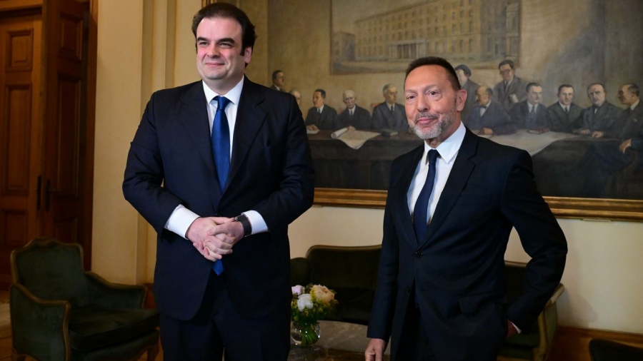 Πιερρακάκης - Στουρνάρας: «Ψήφος εμπιστοσύνης» το deal στην Alpha Bank - Θετικά μηνύματα για τράπεζες και οικονομία