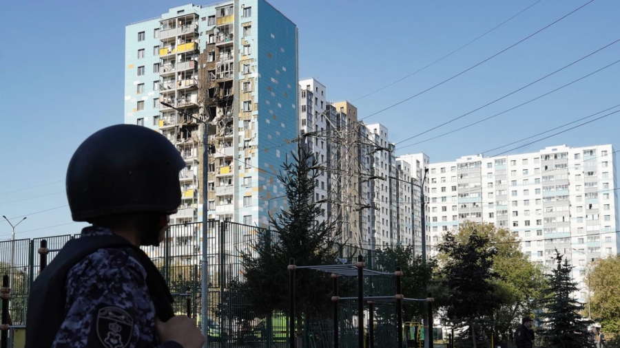 Μεγάλη νυχτερινή ουκρανική επίθεση με 136 drones στη Ρωσία - Ήχησαν σειρήνες συναγερμού, αεροδρόμια έκλεισαν