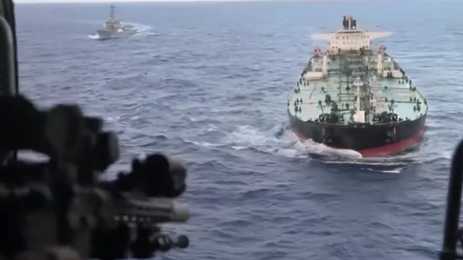 Μπλόκο στην Κίνα: Ρεσάλτο των ΗΠΑ σε τάνκερ με πετρέλαιο Βενεζουέλας μετά από τρομερή καταδίωξη - Υπουργός Πολέμου: Δεν περνάει… κουνούπι
