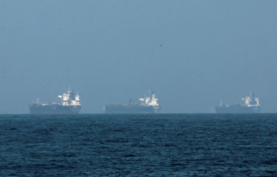 Μόνο 14 πλοία πέρασαν από το Στενό του Hormuz σε μια εβδομάδα λόγω της σύγκρουσης στη Μέση Ανατολή