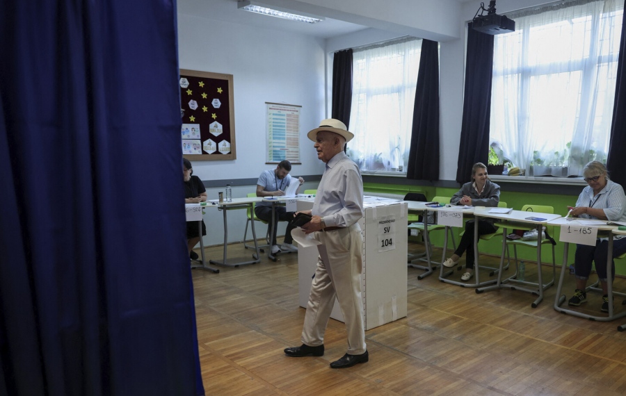 Ρουμανία: Το κόμμα του Simion καταγγέλλει απόπειρα νοθείας στις εκλογές  - Τι συμβαίνει με τα ψηφοδέλτια