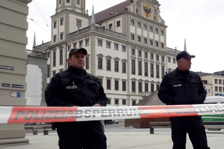 Συναγερμός στη Γερμανία - Εκκένωση 6 δημαρχείων έπειτα από απειλές για βόμβα