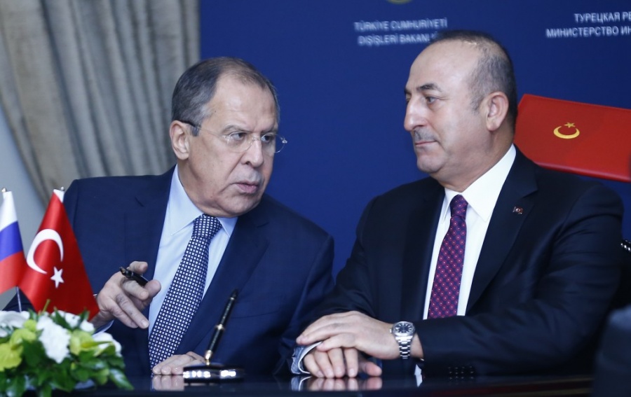 Cavusoglu σε Lavrov: Σταματήστε άμεσα τις επιθέσεις στη Συρία για να επέλθει εκεχειρία